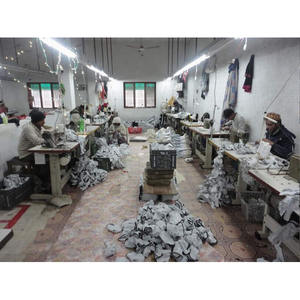 Guantes de bateo de béisbol de cuero con logotipo personalizado disponibles en varios estilos, patrones y colores - Product Image 4