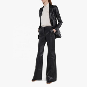 Mujer Darkness high-rise acampanado pantalones de cuero - Product Image 1