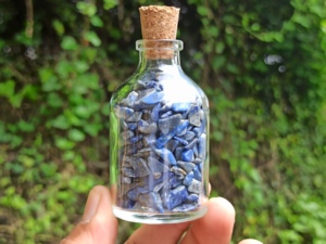 Cristal naturel Agate en gros Lapis Lazuli Puces Bouteille En Verre 10ml 20ml 50ml taille disponible De Bonne Qualité - Product Image 2