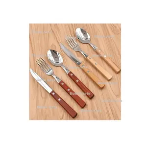 Ensemble de couverts de couteau de fourchette de cuillère d'acier inoxydable avec les poignées en bois pour le restaurant et les couverts de cuisine