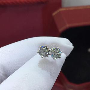 ต่างหูทองคำขาว18K สำหรับผู้หญิงต่างหูเพชรโมอิส5มม. สีขาวทรงกลมตัด - Product Image 1