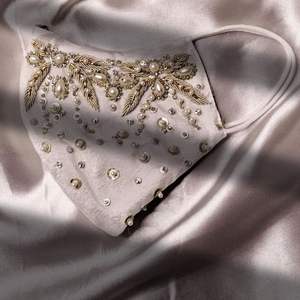 Nouveaux accessoires élégants pour le visage Tissu en soie avec une superbe broderie Idéal pour les femmes pour les événements festifs et formels - Product Image 1