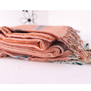 Toallas turcas Kikoy, elegante, moderno, 100% algodón, diseño a rayas con borlas, toalla de playa turca súper seca en Stock - Product Image 1