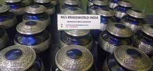 Urna de cremación de Metal de estilo americano ALUMINIO AZUL PLATA GRABADO para ADULTOS Brassworld India Suministros funerarios - Product Image 3
