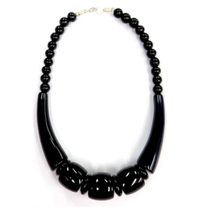 Collier classique en perles de résine fait main pour femmes, cadeau de mariage tendance en provenance d'Inde - Product Image 5