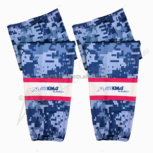 Chaussettes de hockey personnalisées sublimées 100% polyester avec couleur et nom d'équipe personnalisés pour les vêtements de hockey sur glace unisexes pour adultes - Product Image 3