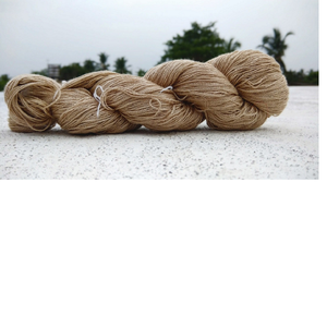 Fil de soie Muga en compte 30/2, fabriqué à partir de fibres de Muga naturellement dorées, adapté aux tricoteuses et aux tissuses - Product Image 1