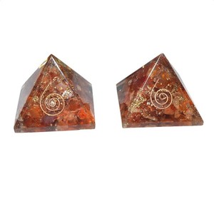 Obtenez des petites pyramides d'orgone en cornaline rouge en ligne : Petites pyramides d'orgone en cornaline rouge à vendre - Product Image 1