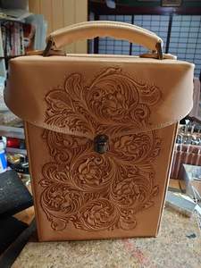 Luz Personalizada para Carteras de Cuero Genuino Talladas a Mano, Estilo Femenino, Resistente al Agua, Patrones Intrincadamente Tallados - Product Image 6