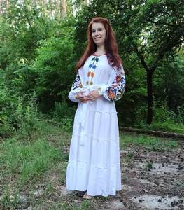 Vestido bordado a mano con borlas y borlas para niñas, vestido de verano de estilo ucraniano, color blanco - Product Image 3