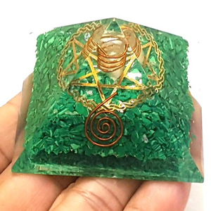 มาลาไคท์ขัดเงาสำหรับรักษาอารมณ์พีระมิดแห่งความรักบำบัดอารมณ์และตกแต่งบ้าน - Product Image 1