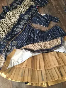 Lahenga Choli เสื้อผ้าไหมหลากสีจากอินเดีย,ผ้ากำมะหยี่ Taffeta เสื้อผ้าไหม Lehenga Choli Dupatta เสื้อครึ่งตัวปักครอสติช