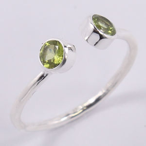 Bague en pierres précieuses péridot naturel brillant coupe ronde fabriquée à partir de pierres précieuses vertes en argent sterling massif 925 meilleurs bijoux en gros - Product Image 1