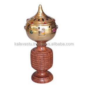 Brûleur d'encens et de charbon de bois en laiton et en bois fait à la main Brûleur de parfumerie religieuse pour la décoration intérieure avec base en bois - Product Image 5