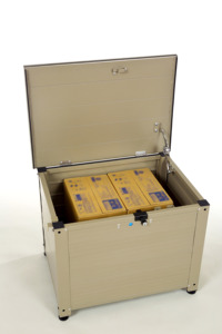 Boîte à colis de grande taille GREEN LIFE en acier doux, durable, multifonctionnelle, verrouillable, avec banc extérieur, boîte aux lettres gris titane, fabriquée au Japon - Product Image 4