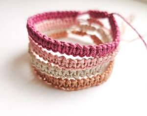 สร้อยข้อมือมิตรภาพทอมือที่ทำขึ้นเพื่อคุณโดยเฉพาะ - Product Image 1