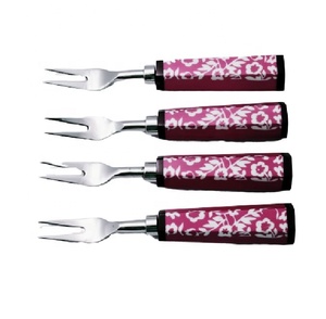 Tenedor de acero con mango de resina roja, diseño de flores, Color personalizado, logotipo de lujo, para Hotel, boda, venta directa de fábrica, bajo pedido mínimo - Product Image 4