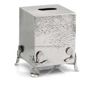 Boîte à mouchoirs vintage en fer doré avec fleurs Conteneur à mouchoirs en métal élégamment conçu - Product Image 6