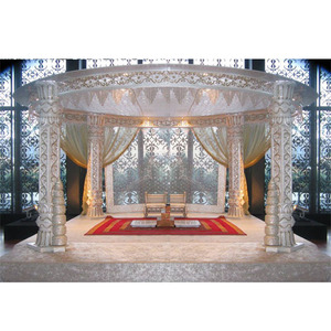Elegante Conjunto de Mandap de Fibra Blanca para Bodas Hindúes, Decoraciones Tradicionales de Diseño Moderno para Eventos del Sur de la India - Product Image 1