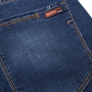 Vente en gros en usine de haute qualité pour hommes jeans en denim coupe ajustée en coton stretch assouplissant pour les jambes droites tissu respirant écologique - Product Image 3