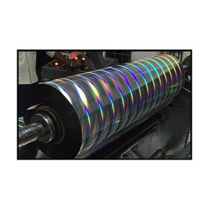 Rollo de Película compuesta holográfica de pilar de luz sin costuras BOPP/PET activado por agua para Cartón, embalaje de flores, bolsa de regalo - Product Image 1