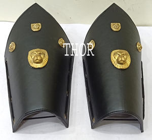 Protège-bras d'armure de costume d'Halloween médiéval en cuir noir avec produit d'artisanat en métal de conception de longe en laiton - Product Image 5