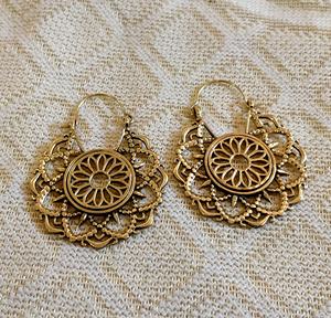 ต่างหูห่วงสไตล์โบฮีเมียนทำด้วยมือสองโทนสีเงินและทองเหลืองชุบเงิน - Product Image 4