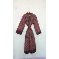 Chaqueta de invierno floral Kantha acolchada de algodón no tejido de secado rápido, cosida a mano y estampada en serigrafía.