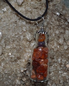 Supplier of Red Carnellian Bottle Chips Pendants : Red Carnellian Bottle Chips Pendants for Sale - Product Image 1