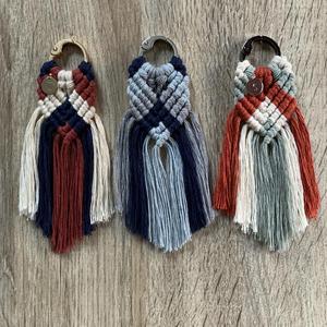 Llaveros de Macramé Hechos a Mano, Felicidad - Product Image 1