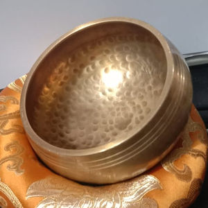 Bol chantant en laiton fait à la main pour l'art de la méditation et à collectionner de 4 à 20 pouces - Product Image 1