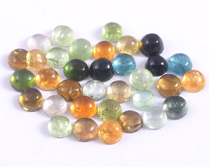 Prix de gros cabochon de tourmaline multicolore naturelle de 8mm pour la fabrication de bijoux en cristal - Product Image 1