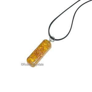 Colgante de Ágata Orgone Reiki con Cristales Auténticos Tallados y Grabados en Estilo Antiguo - Product Image 1