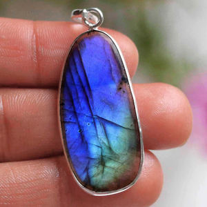 Pendientes de Corona con Cabujón de Labradorita, Marco de Cerámica GMT, Inserto de Bisel Azul y Rojo, Piedra de Labradorita de 8 mm de Alto - Product Image 2