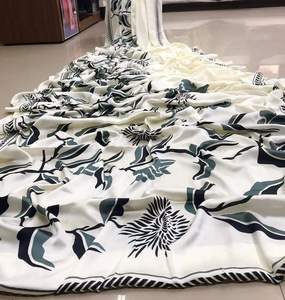 Moda y tendencia Casual Wear Seda Impreso Saree con pieza de blusa Indian Ladies Women Wear Precio bajo Surat al por mayor. Alfanumero - Product Image 5