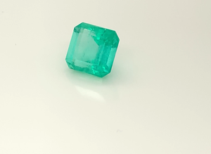 Fournisseur de pierres précieuses rares en émeraude verte pastel naturelle certifiée GRS, taille carrée facettée, prix de gros tendance - Product Image 2