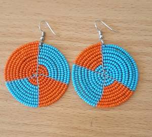 Pendientes de Aro Boho Multicolor Hechos a Mano con Cuentas de Semillas - Product Image 1