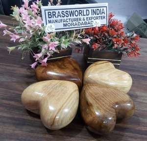 Recuerdo brillante de corazón de madera, urna de cremación, suministros de pelo, BRASSWORLD, INDIA - Product Image 2