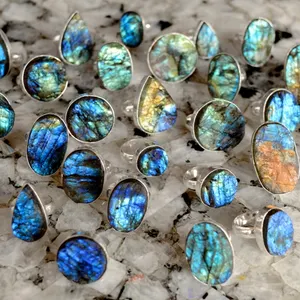 Bague unisexe en labradorite naturelle drusée style bohème, multi-feu, avec revêtement argenté, vente en gros - Product Image 1