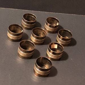 Anneaux de serviette en métal avec finition marron et or Parfait pour les mariages et la vaisselle d'hôtel Accessoire élégant - Product Image 4