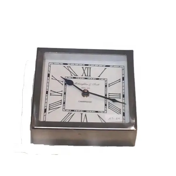 リビングルームのためのスチールミラーポーランドの家の装飾の現代的なスタイルの正方形の金属製の置時計