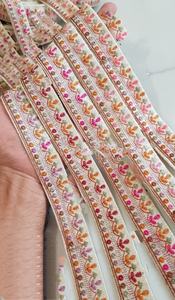 ชุดแต่งงานผ้าโปร่งบางสีแดงงานตามสั่งปักด้วยมือด้วยลวดลายแอบสแตรกต์และปักเลื่อมสำหรับโอกาสพิเศษ - Product Image 2