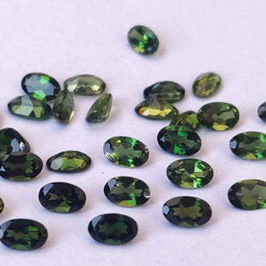 Tourmaline naturelle verte à facettes, ovale, de qualité supérieure, 3x5mm à 4x6mm - Product Image 1