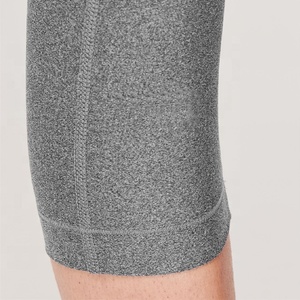 กางเกงโยคะผู้หญิงเอวกลาง ความยาวระดับเข่า กางเกงออกกำลังกายวิ่ง ควบคุมหน้าท้อง ยืดหยุ่นได้ นุ่มสบาย มีกระเป๋าข้าง - Product Image 2