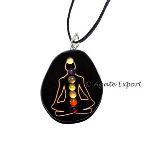 Pendentif Bouddha en Agate Noire Sculptée et Gravée, Feng Shui Chakra - Product Image 1
