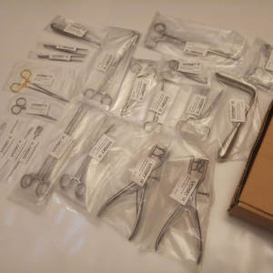 โรงงานขายส่งปลอดสนิม 100% 2022 โรงงานรุ่นใหม่ผู้ผลิตโดยตรงสีทึบสแตนเลสชุดผ่าตัดมืออาชีพ - Product Image 3