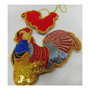 Ornement suspendu brodé à la main avec des perles Zari - Product Image 1