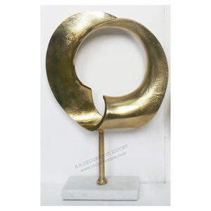 Sculpture de table en métal moderne pour bureau Base en marbre moderne de haute qualité Sculpture en aluminium antique dorée pour décoration de maison - Product Image 2