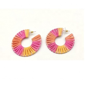 Exquisitos pendientes de rafia geométricos bohemios personalizados para mujer, joyería de oro a precio mayorista para ocasiones navideñas y de regalo - Product Image 3