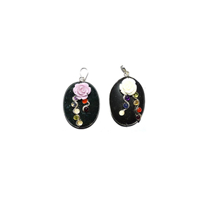 Pendentif ovale en agate noire avec design Feng Shui, artisanat en pierre semi-précieuse sculptée et gravée - Product Image 1